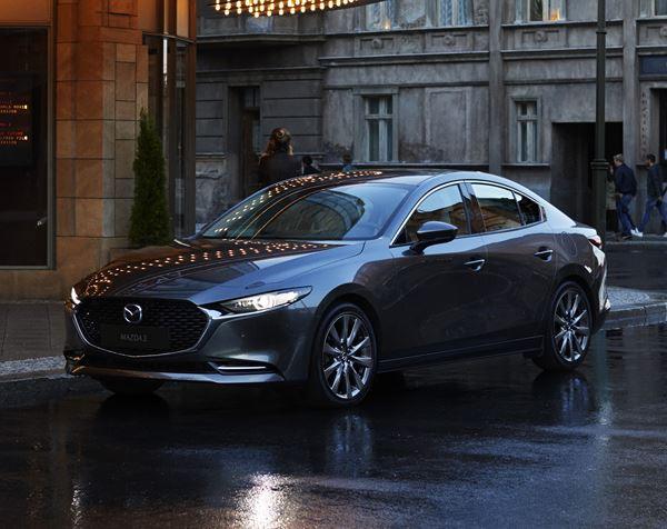 La Mazda 3 quatre portes joue la carte de l’élégance