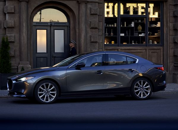 La Mazda 3 quatre portes joue la carte de l’élégance