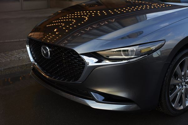 La Mazda 3 quatre portes joue la carte de l’élégance