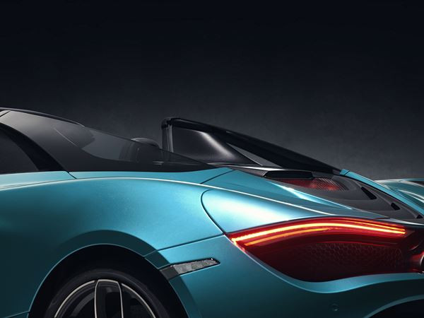 La supercar décapotable McLaren 720S Spider embarque un V8 biturbo de 720 ch