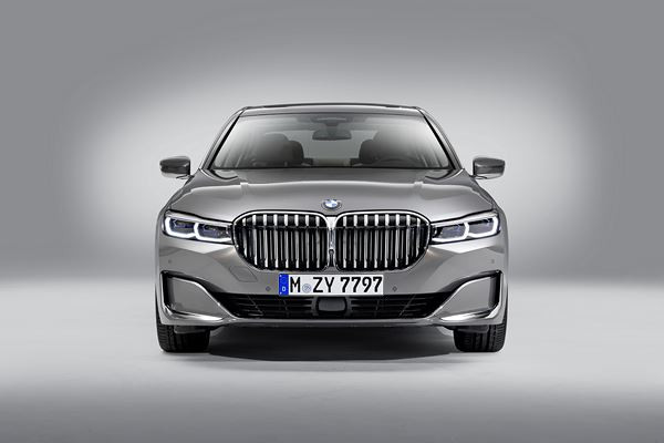 La berline de luxe BMW Série 7 affiche un caractère exclusif