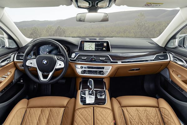 La berline de luxe BMW Série 7 affiche un caractère exclusif
