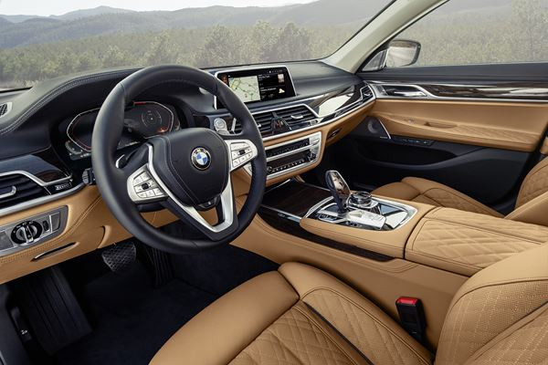 La berline de luxe BMW Série 7 affiche un caractère exclusif