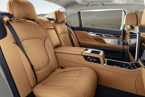 La berline de luxe BMW Série 7 affiche un caractère exclusif