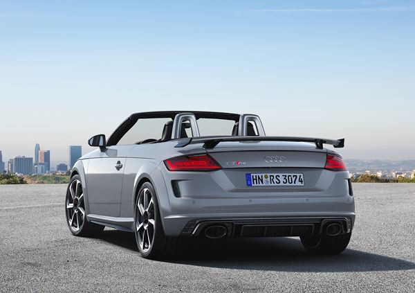 L'Audi TT RS Roadster arbore un look plus dynamique