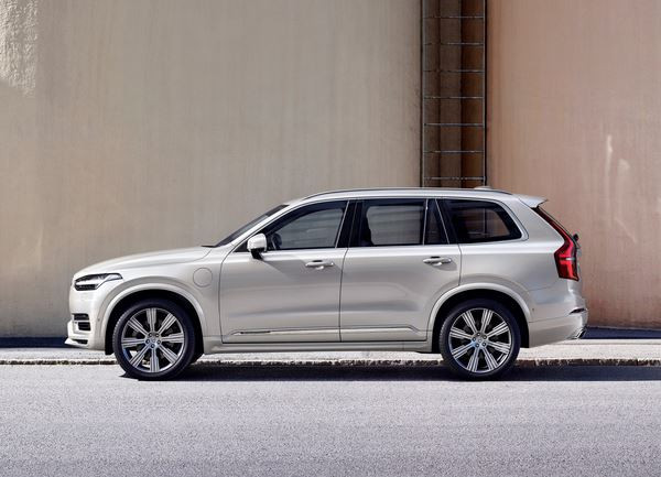 Le grand SUV Volvo XC90 restylé s'offre de subtiles retouches