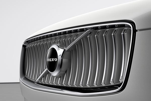 Le grand SUV Volvo XC90 restylé s'offre de subtiles retouches