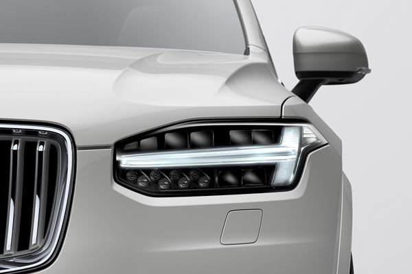 Le grand SUV Volvo XC90 restylé s'offre de subtiles retouches
