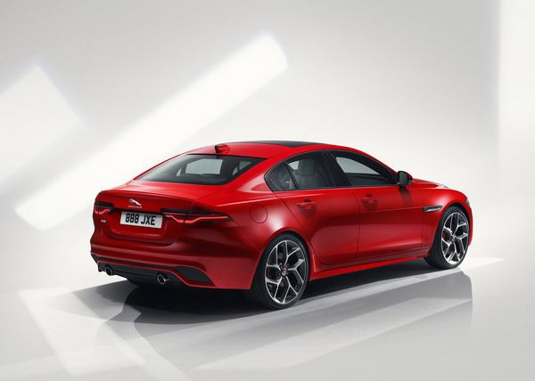 La berline Jaguar XE s'offre une apparence extérieure revisitée
