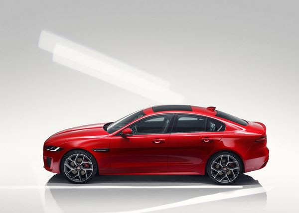 La berline Jaguar XE s'offre une apparence extérieure revisitée