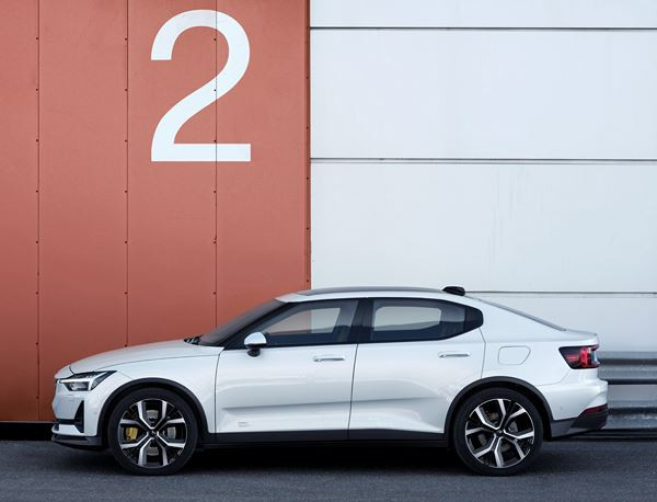 Polestar 2: une berline électrique à ligne de toit fuyante
