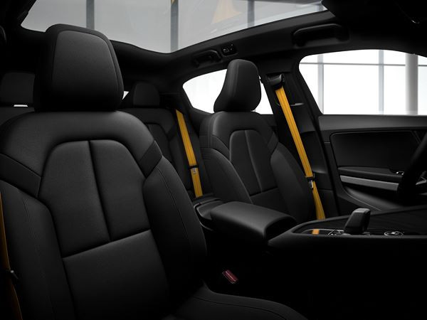 Polestar 2: une berline électrique à ligne de toit fuyante