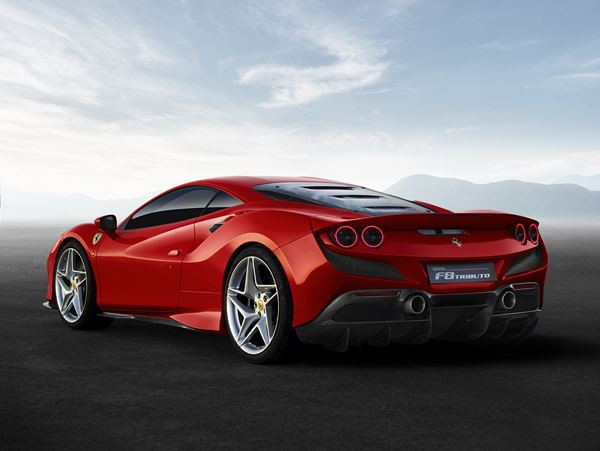 La sportive à moteur central arrière Ferrari F8 Tributo embarque un V8 de 720 ch