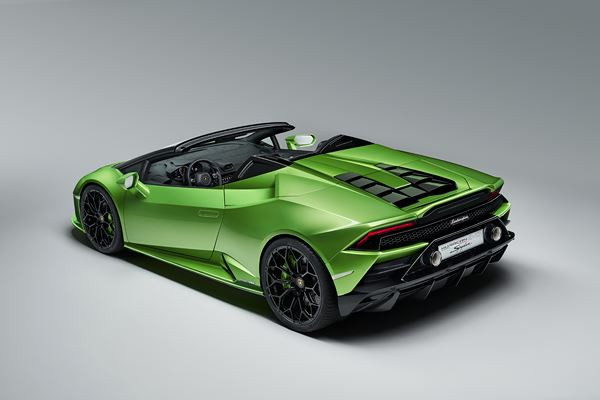 La Lamborghini Huracán Evo Spyder accélère de zéro à 100 km/h en 3,1 secondes