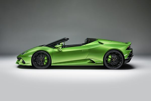 La Lamborghini Huracán Evo Spyder accélère de zéro à 100 km/h en 3,1 secondes