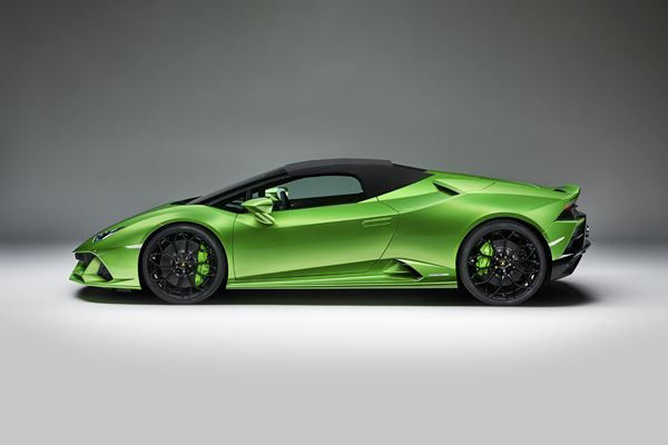 La Lamborghini Huracán Evo Spyder accélère de zéro à 100 km/h en 3,1 secondes