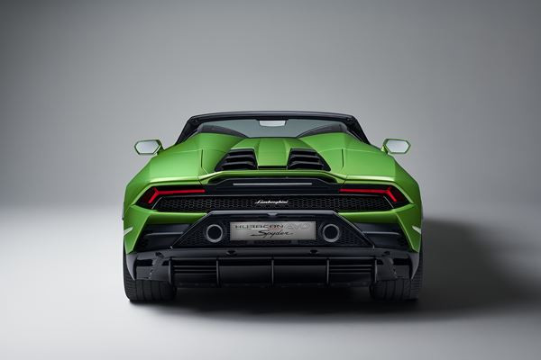La Lamborghini Huracán Evo Spyder accélère de zéro à 100 km/h en 3,1 secondes