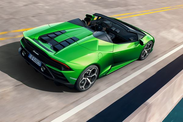 La Lamborghini Huracán Evo Spyder accélère de zéro à 100 km/h en 3,1 secondes