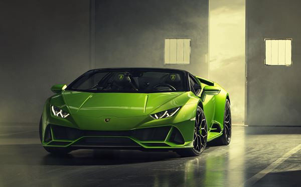 La Lamborghini Huracán Evo Spyder accélère de zéro à 100 km/h en 3,1 secondes