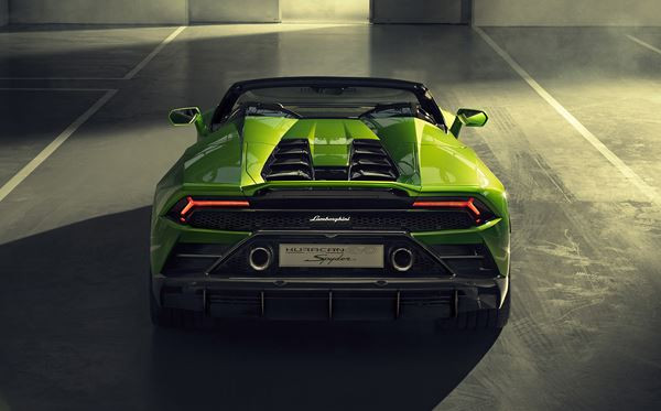 La Lamborghini Huracán Evo Spyder accélère de zéro à 100 km/h en 3,1 secondes