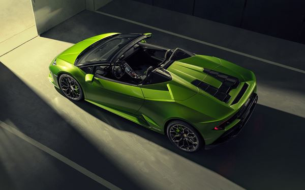 La Lamborghini Huracán Evo Spyder accélère de zéro à 100 km/h en 3,1 secondes