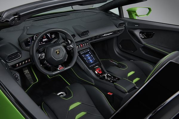 La Lamborghini Huracán Evo Spyder accélère de zéro à 100 km/h en 3,1 secondes