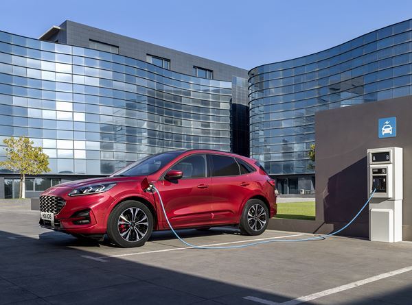 La troisième génération du Ford Kuga se décline en hybride