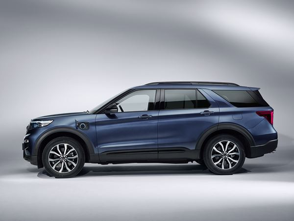 Le grand SUV familial Ford Explorer offre sept places sur trois rangées de sièges