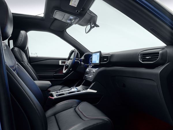 Le grand SUV familial Ford Explorer offre sept places sur trois rangées de sièges