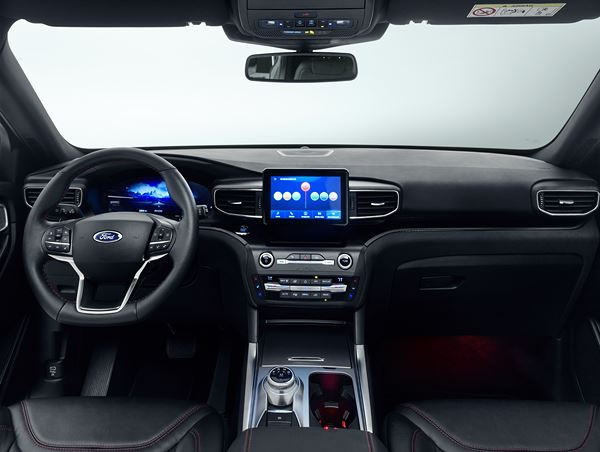 Le grand SUV familial Ford Explorer offre sept places sur trois rangées de sièges