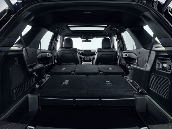 Le grand SUV familial Ford Explorer offre sept places sur trois rangées de sièges
