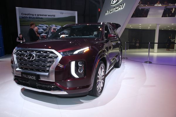 L'édition 2019 du salon de l’automobile de New York ouvre ses portes au public