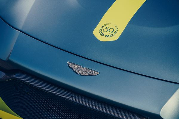 L'Aston Martin Vantage AMR à moteur V8 se dote d'une boîte manuelle à sept rapports