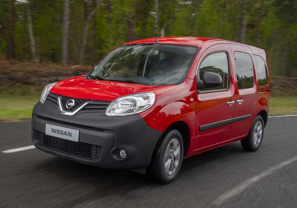 Le ludospace Nissan NV250 propose cinq places et un grand coffre