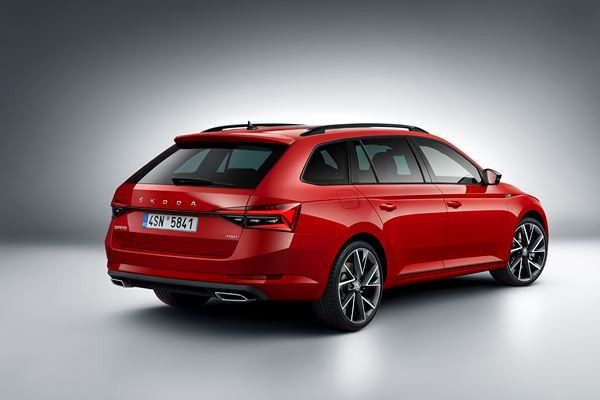 La Skoda Superb Combi revisitée s'équipe de phares Matrix Full LED