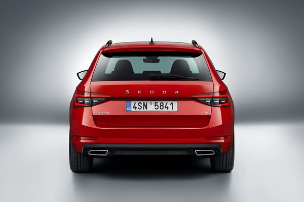 La Skoda Superb Combi revisitée s'équipe de phares Matrix Full LED