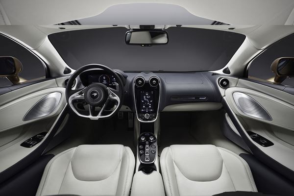 McLaren GT : une Grand Tourisme légère aux performances dignes d’une supercar