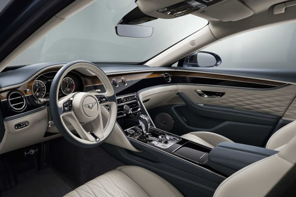 La Bentley Flying Spur revendique l’agilité d’une berline et le raffinement d’une limousine