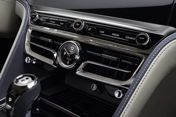 La Bentley Flying Spur revendique l’agilité d’une berline et le raffinement d’une limousine