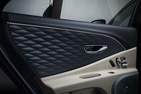 La Bentley Flying Spur revendique l’agilité d’une berline et le raffinement d’une limousine