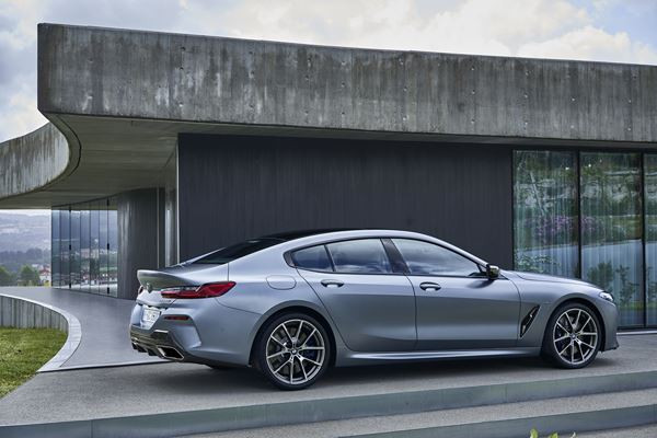 La BMW Série 8 Gran Coupé affiche une silhouette affirmée