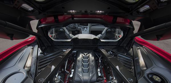 La Chevrolet Corvette Stingray Cabriolet adopte une configuration à moteur central