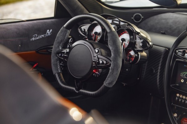 Le Pagani Huayra Roadster BC embarque un V12 de plus de 800 ch