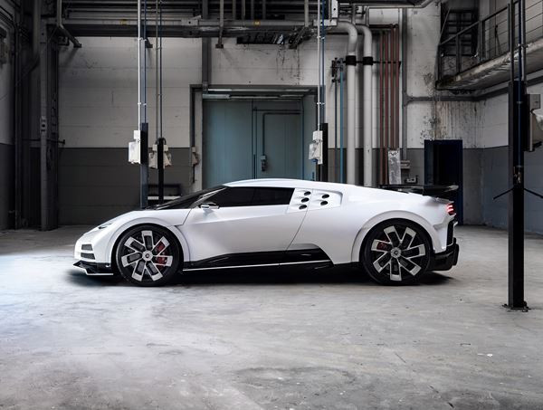 L'éditon Bugatti Centodieci réinterprète de façon exclusive la supersportive EB110
