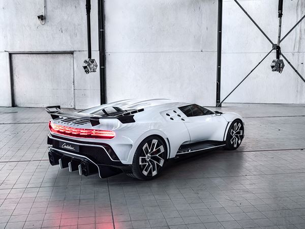 L'éditon Bugatti Centodieci réinterprète de façon exclusive la supersportive EB110