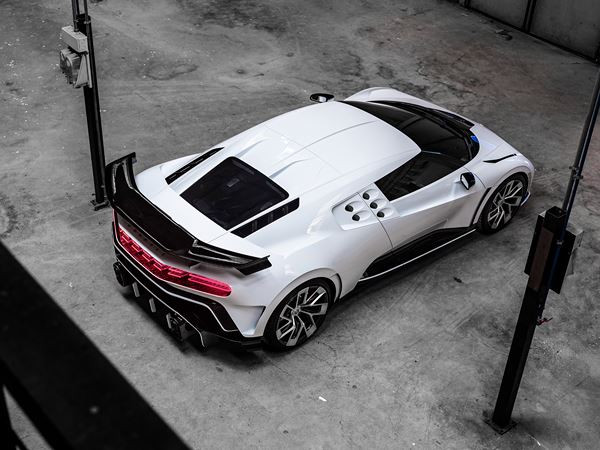 L'éditon Bugatti Centodieci réinterprète de façon exclusive la supersportive EB110