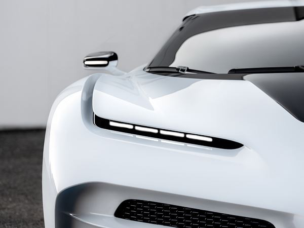 L'éditon Bugatti Centodieci réinterprète de façon exclusive la supersportive EB110