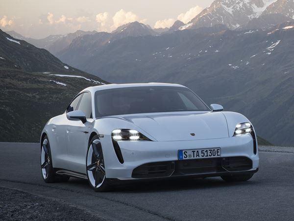 Le Porsche Taycan projette la tradition sportive Porsche dans l’électromobilité