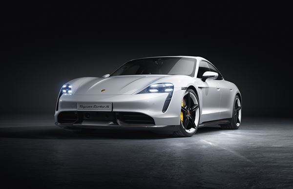 Le Porsche Taycan projette la tradition sportive Porsche dans l’électromobilité