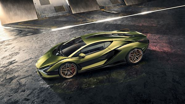 La supercar Lamborghini Sian V12 hybride débite une puissance cumulée de 819 ch